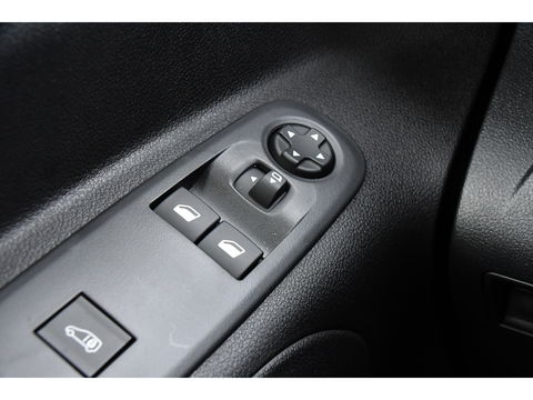Peugeot e-Partner 136 L1 50 kWh Black Edition Camera, Cruise, Carplay, Stoelverwarming, 136pk, Multimedia, BOM VOL!