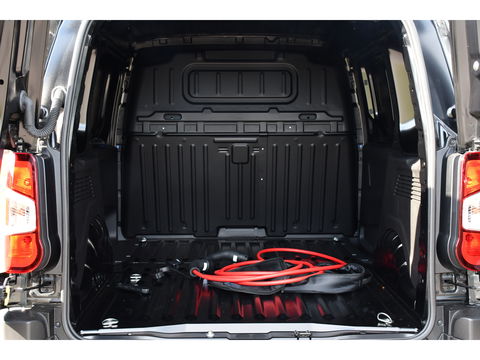 Peugeot e-Partner 136 L1 50 kWh Black Edition Camera, Cruise, Carplay, Stoelverwarming, 136pk, Multimedia, BOM VOL!
