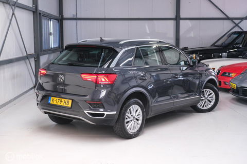 Volkswagen T-Roc 1.5 TSI Style Business | Adaptive | CarPlay | PDC | NAP NL auto | Btw auto | rijklaarprijs |