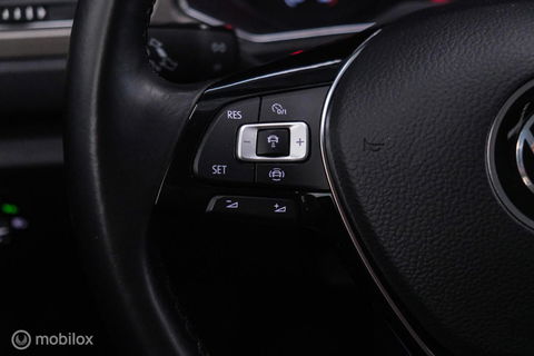 Volkswagen T-Roc 1.5 TSI Style Business | Adaptive | CarPlay | PDC | NAP NL auto | Btw auto | rijklaarprijs |