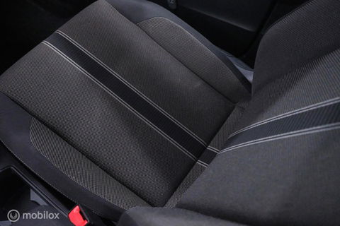 Volkswagen T-Roc 1.5 TSI Style Business | Adaptive | CarPlay | PDC | NAP NL auto | Btw auto | rijklaarprijs |