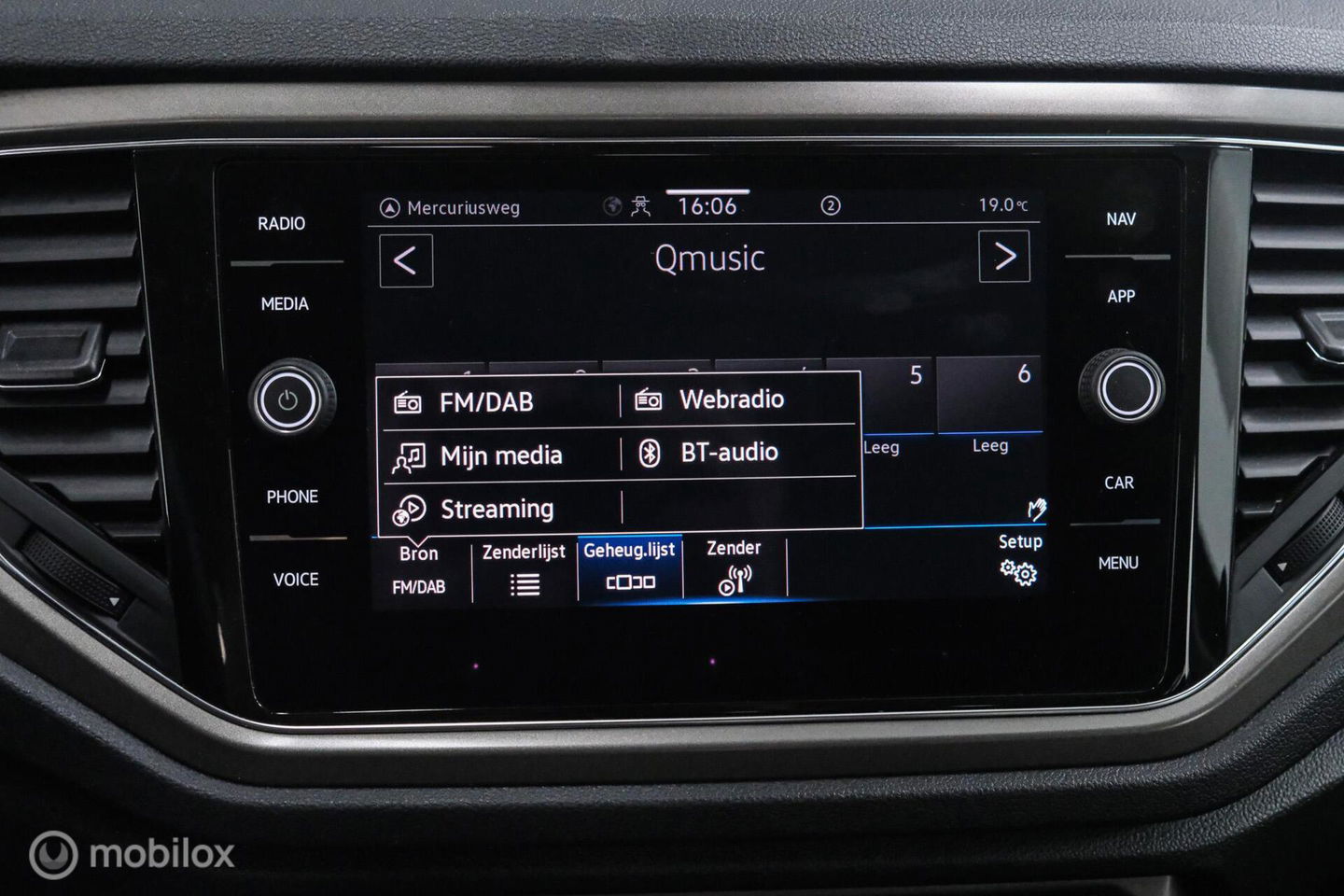 Volkswagen T-Roc 1.5 TSI Style Business | Adaptive | CarPlay | PDC | NAP NL auto | Btw auto | rijklaarprijs |
