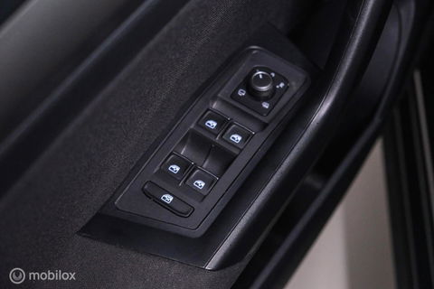 Volkswagen T-Roc 1.5 TSI Style Business | Adaptive | CarPlay | PDC | NAP NL auto | Btw auto | rijklaarprijs |