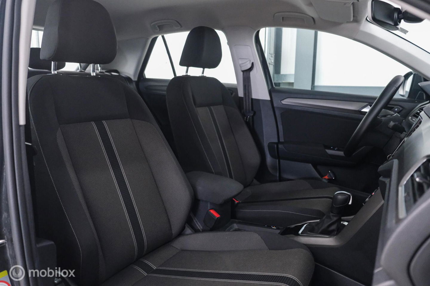 Volkswagen T-Roc 1.5 TSI Style Business | Adaptive | CarPlay | PDC | NAP NL auto | Btw auto | rijklaarprijs |