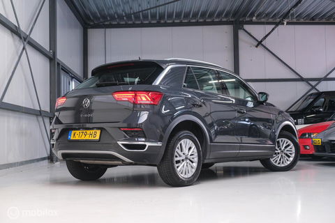 Volkswagen T-Roc 1.5 TSI Style Business | Adaptive | CarPlay | PDC | NAP NL auto | Btw auto | rijklaarprijs |