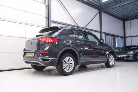 Volkswagen T-Roc 1.5 TSI Style Business | Adaptive | CarPlay | PDC | NAP NL auto | Btw auto | rijklaarprijs |