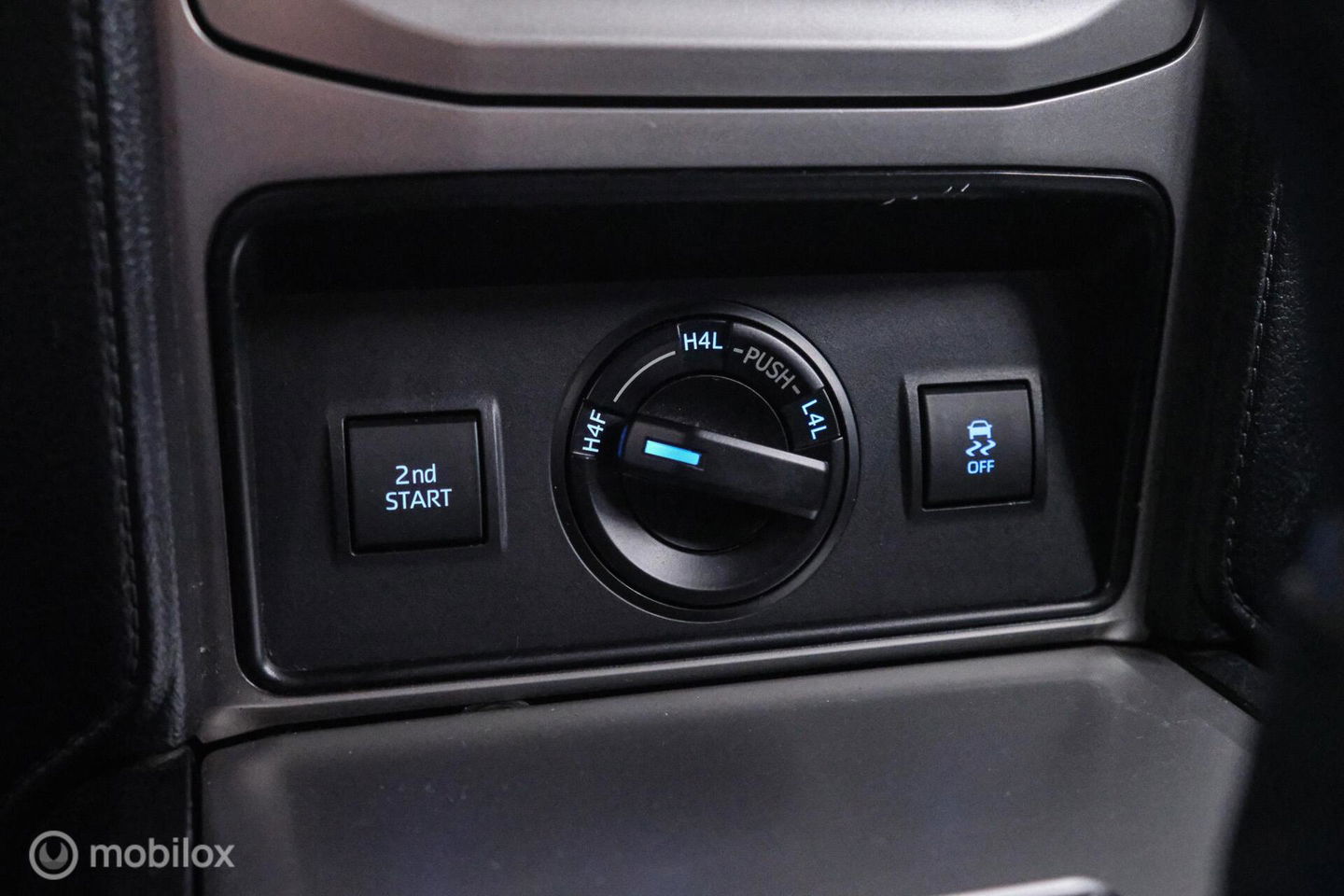 Toyota Land Cruiser 2.7 Dual VVT-i 4WD 160 pk Benzine | Grijs kenteken | Camera | LED | Stoelverwarming | BTW auto |