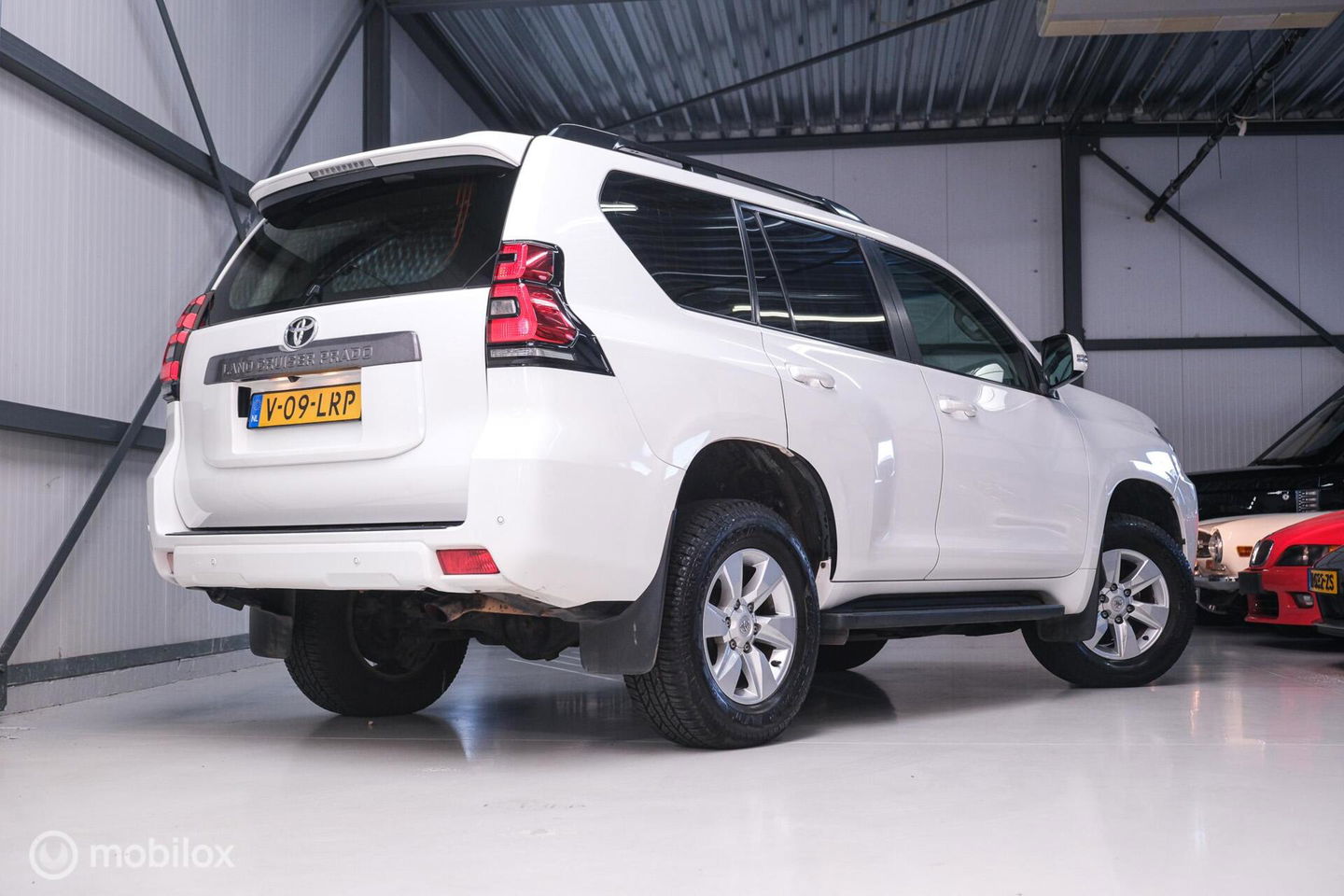 Toyota Land Cruiser 2.7 Dual VVT-i 4WD 160 pk Benzine | Grijs kenteken | Camera | LED | Stoelverwarming | BTW auto |