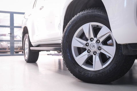 Toyota Land Cruiser 2.7 Dual VVT-i 4WD 160 pk Benzine | Grijs kenteken | Camera | LED | Stoelverwarming | BTW auto |