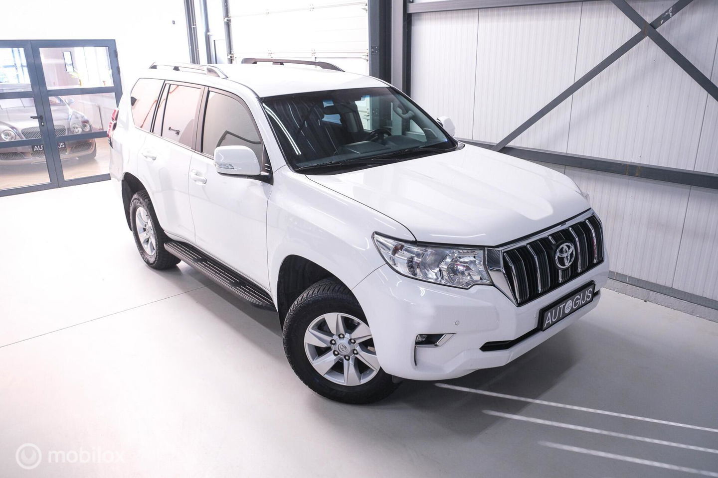 Toyota Land Cruiser 2.7 Dual VVT-i 4WD 160 pk Benzine | Grijs kenteken | Camera | LED | Stoelverwarming | BTW auto |