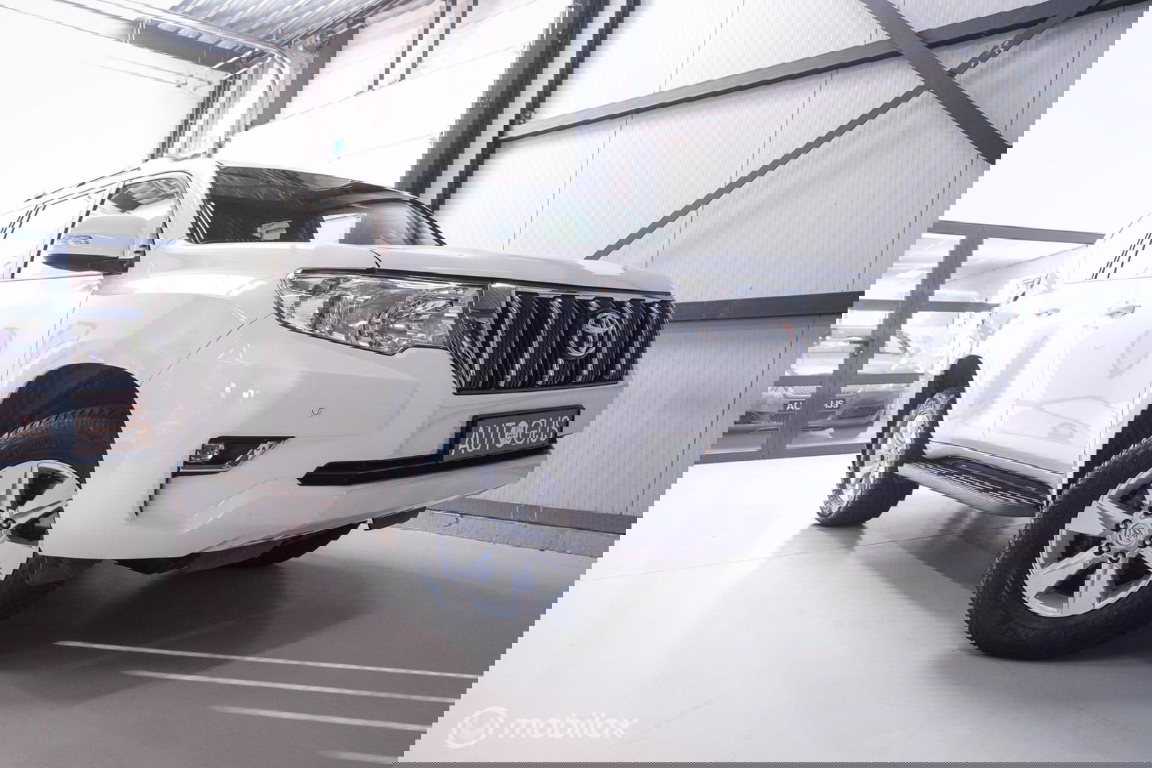Toyota Land Cruiser 2.7 Dual VVT-i 4WD 160 pk Benzine | Grijs kenteken | Camera | LED | Stoelverwarming | BTW auto |