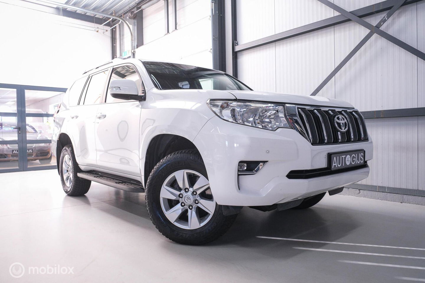 Toyota Land Cruiser 2.7 Dual VVT-i 4WD 160 pk Benzine | Grijs kenteken | Camera | LED | Stoelverwarming | BTW auto |