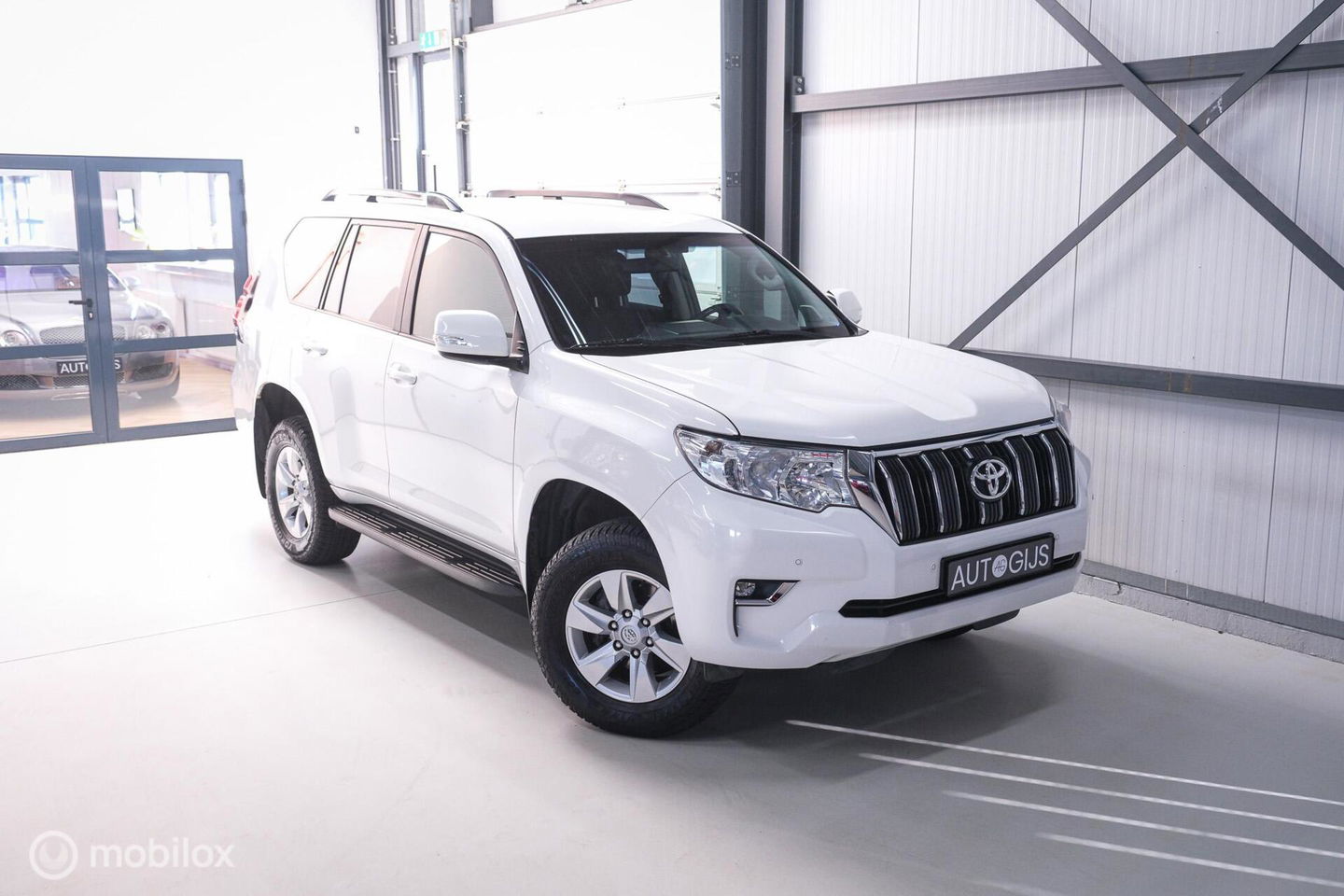 Toyota Land Cruiser 2.7 Dual VVT-i 4WD 160 pk Benzine | Grijs kenteken | Camera | LED | Stoelverwarming | BTW auto |