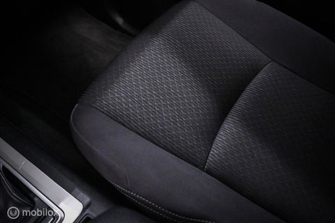 Toyota Land Cruiser 2.7 Dual VVT-i 4WD 160 pk Benzine | Grijs kenteken | Camera | LED | Stoelverwarming | BTW auto |