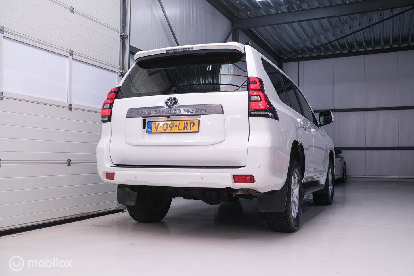 Toyota Land Cruiser 2.7 Dual VVT-i 4WD 160 pk Benzine | Grijs kenteken | Camera | LED | Stoelverwarming | BTW auto |