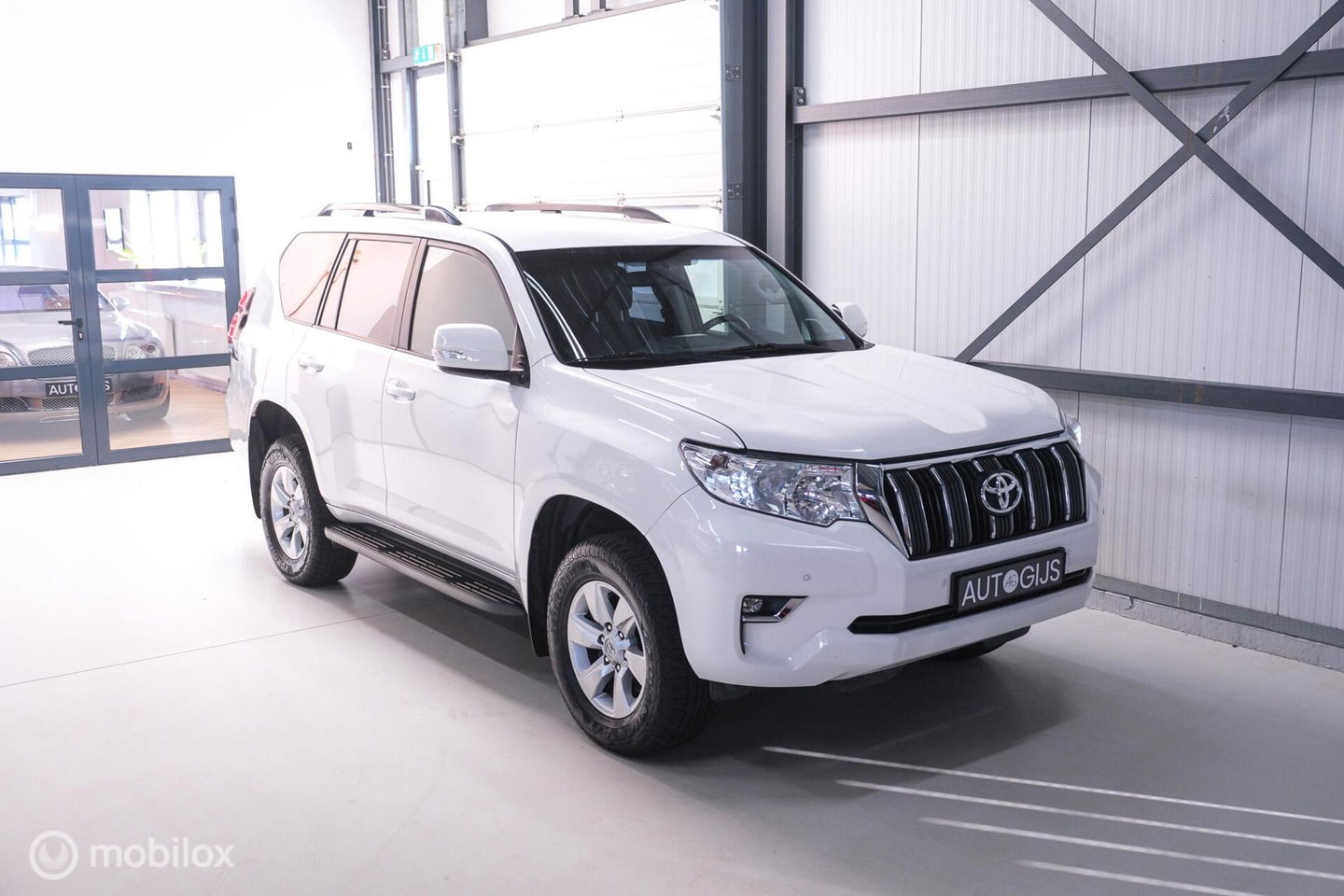 Toyota Land Cruiser 2.7 Dual VVT-i 4WD 160 pk Benzine | Grijs kenteken | Camera | LED | Stoelverwarming | BTW auto |