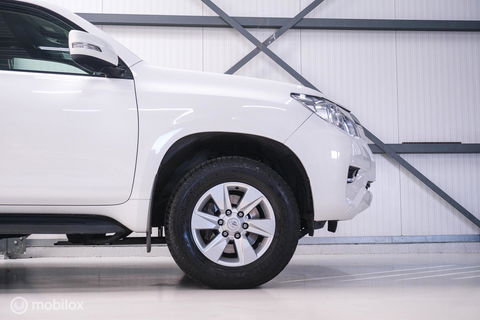 Toyota Land Cruiser 2.7 Dual VVT-i 4WD 160 pk Benzine | Grijs kenteken | Camera | LED | Stoelverwarming | BTW auto |