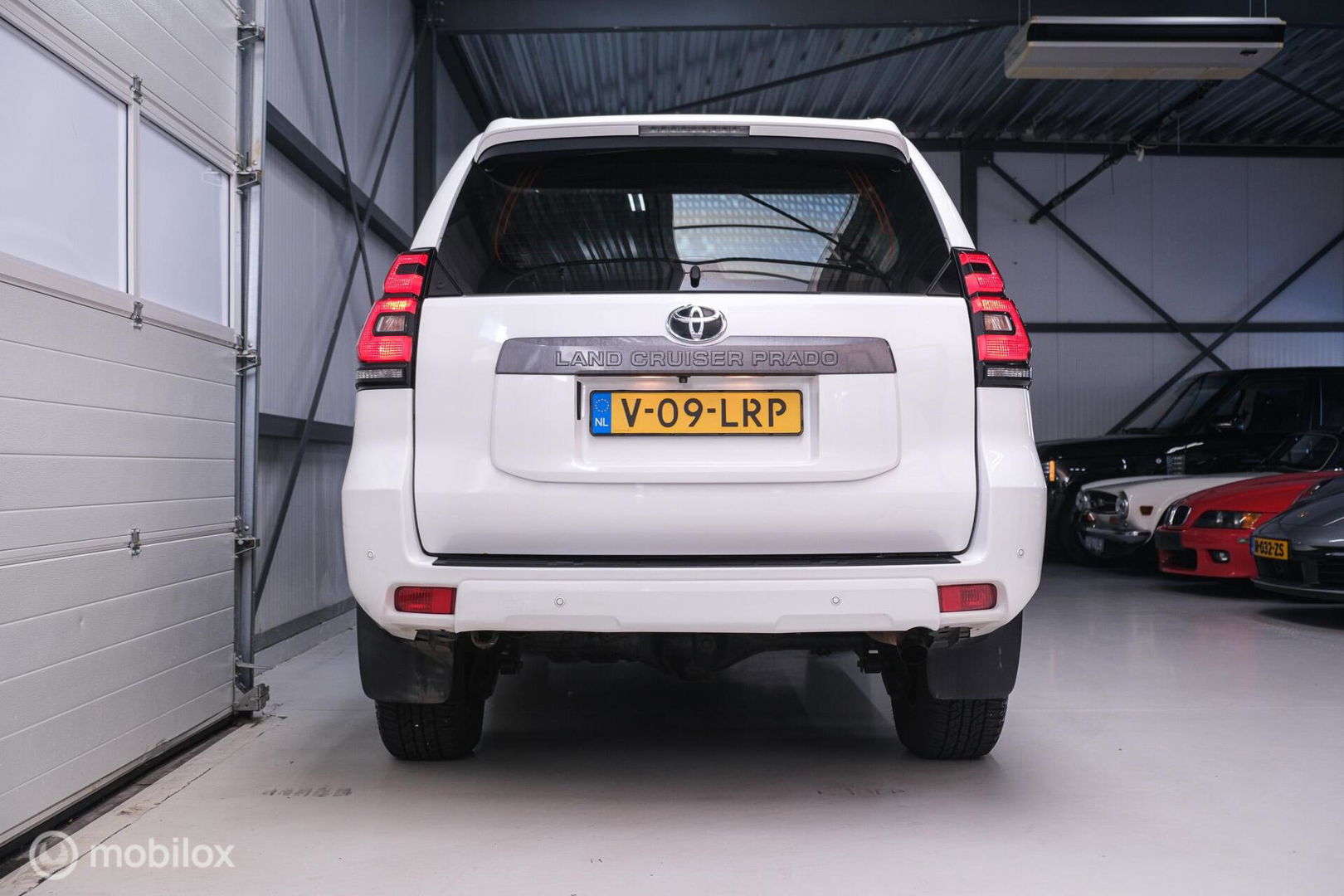 Toyota Land Cruiser 2.7 Dual VVT-i 4WD 160 pk Benzine | Grijs kenteken | Camera | LED | Stoelverwarming | BTW auto |