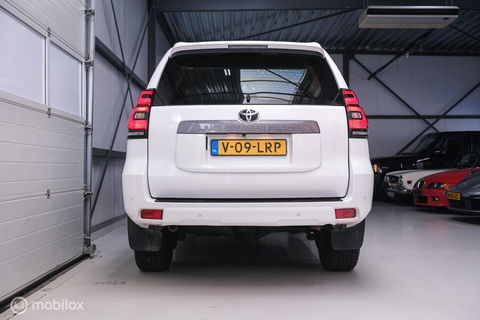 Toyota Land Cruiser 2.7 Dual VVT-i 4WD 160 pk Benzine | Grijs kenteken | Camera | LED | Stoelverwarming | BTW auto |