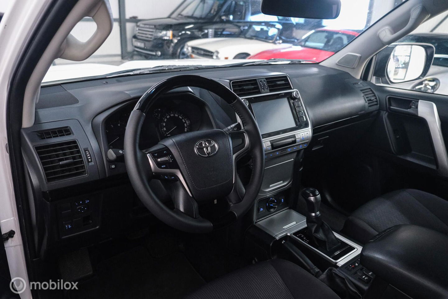 Toyota Land Cruiser 2.7 Dual VVT-i 4WD 160 pk Benzine | Grijs kenteken | Camera | LED | Stoelverwarming | BTW auto |