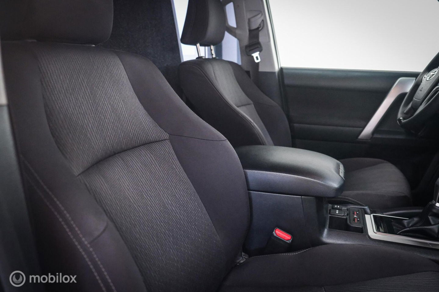 Toyota Land Cruiser 2.7 Dual VVT-i 4WD 160 pk Benzine | Grijs kenteken | Camera | LED | Stoelverwarming | BTW auto |