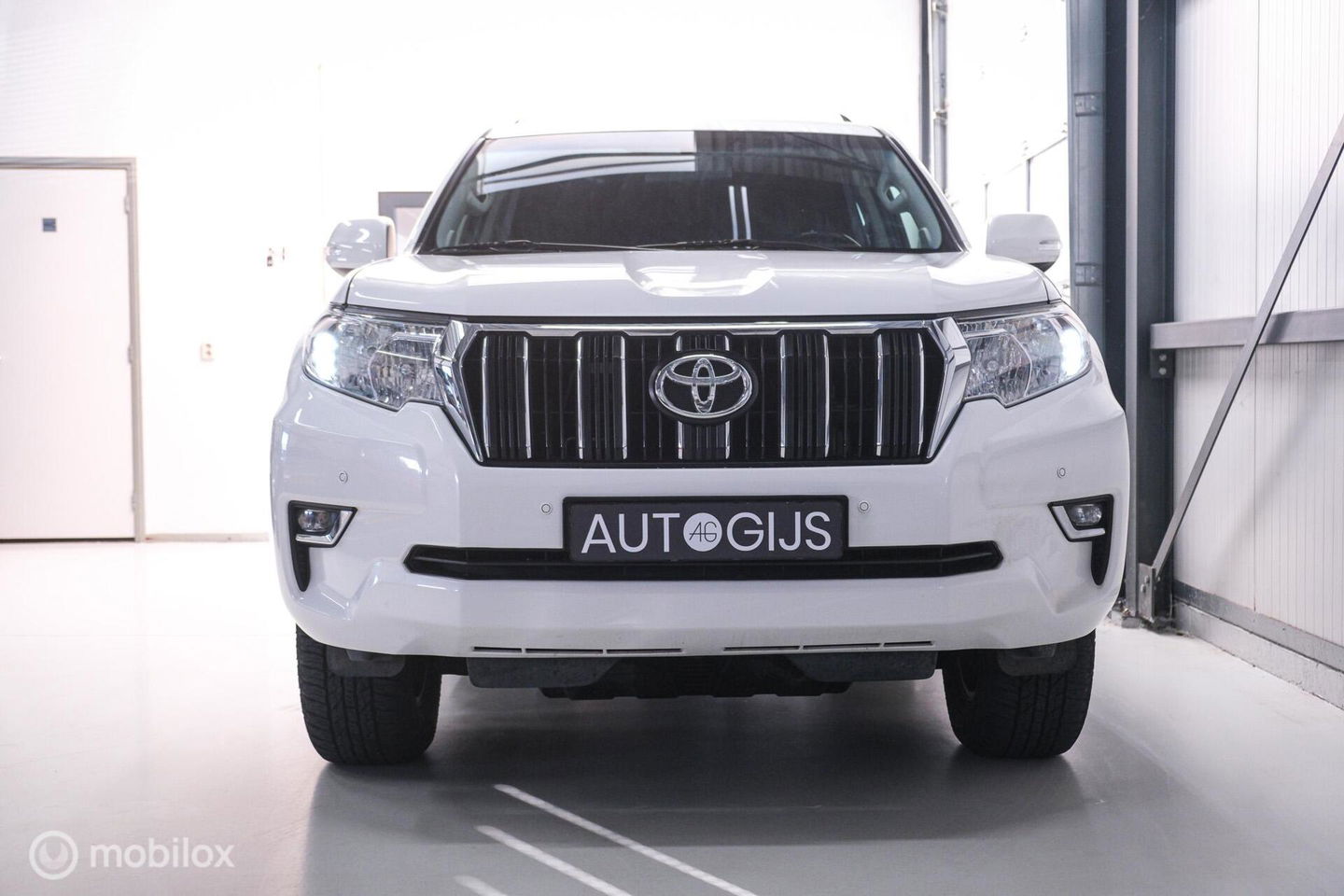 Toyota Land Cruiser 2.7 Dual VVT-i 4WD 160 pk Benzine | Grijs kenteken | Camera | LED | Stoelverwarming | BTW auto |