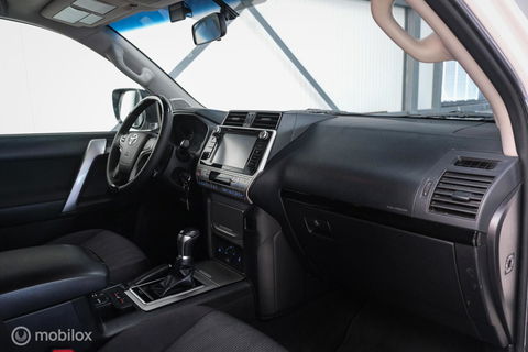 Toyota Land Cruiser 2.7 Dual VVT-i 4WD 160 pk Benzine | Grijs kenteken | Camera | LED | Stoelverwarming | BTW auto |