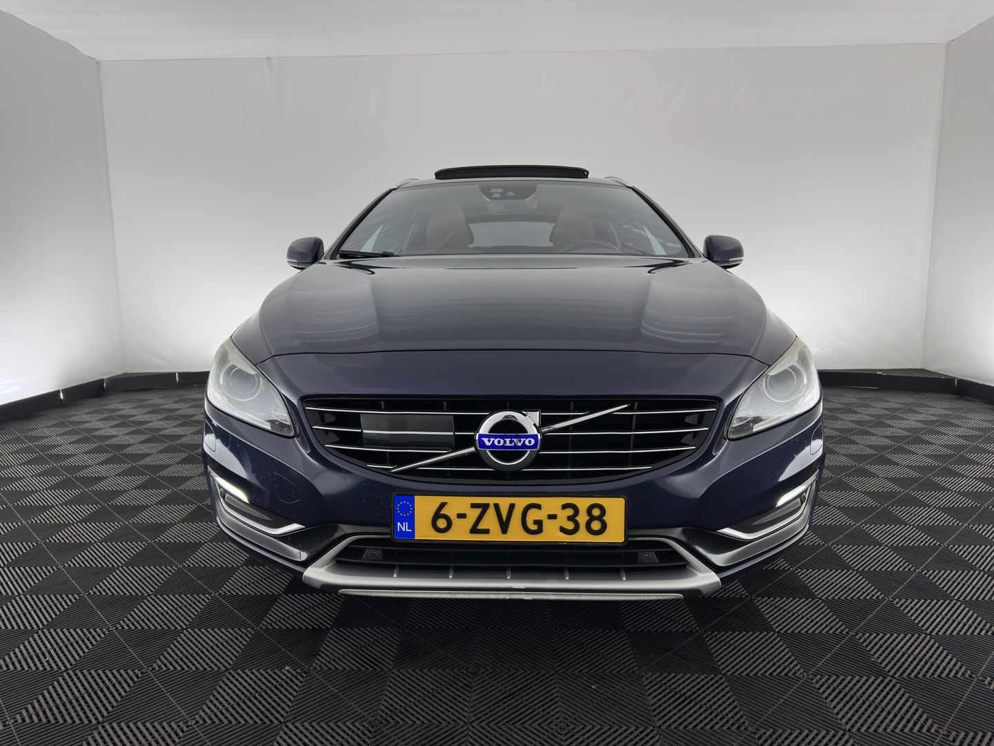 Volvo V60 2.4 D6 AWD Plug-In Hybrid Summum Aut. *PANO | ADAPTIVE-CRUISE | LUXURY-LEATHER | XENON | BLIS | MEMORY-PACK | HEATED-COMFORTSEATS | NAVI-FULLMAP | CAMERA | ECC | PDC | CRUISE | 17''ALU | TOWBAR*