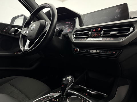 BMW 1-serie 118i Executive Edition 141PK | Virtual | Carplay | Cruise | Navigatie | Parkeersens. | NAP
