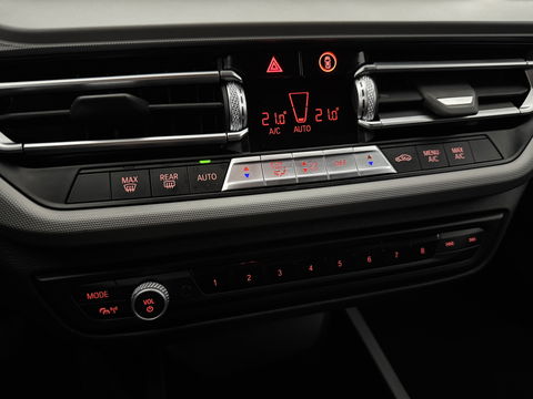 BMW 1-serie 118i Executive Edition 141PK | Virtual | Carplay | Cruise | Navigatie | Parkeersens. | NAP