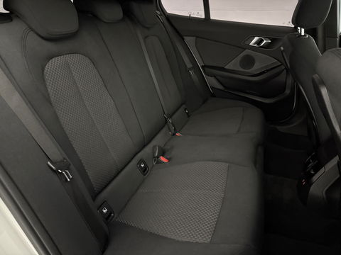 BMW 1-serie 118i Executive Edition 141PK | Virtual | Carplay | Cruise | Navigatie | Parkeersens. | NAP