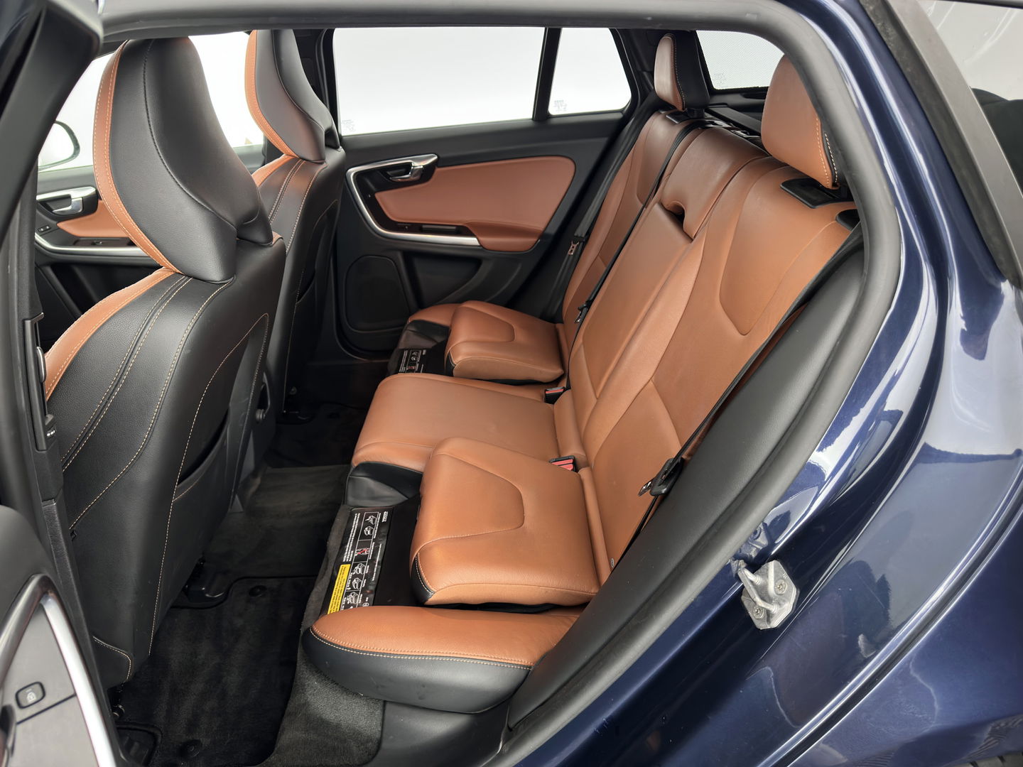 Volvo V60 2.4 D6 AWD Plug-In Hybrid Summum Aut. *PANO | ADAPTIVE-CRUISE | LUXURY-LEATHER | XENON | BLIS | MEMORY-PACK | HEATED-COMFORTSEATS | NAVI-FULLMAP | CAMERA | ECC | PDC | CRUISE | 17''ALU | TOWBAR*