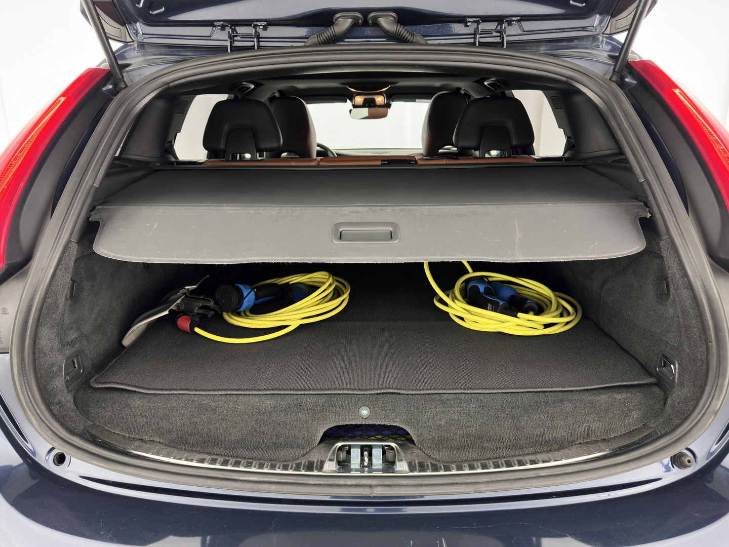 Volvo V60 2.4 D6 AWD Plug-In Hybrid Summum Aut. *PANO | ADAPTIVE-CRUISE | LUXURY-LEATHER | XENON | BLIS | MEMORY-PACK | HEATED-COMFORTSEATS | NAVI-FULLMAP | CAMERA | ECC | PDC | CRUISE | 17''ALU | TOWBAR*