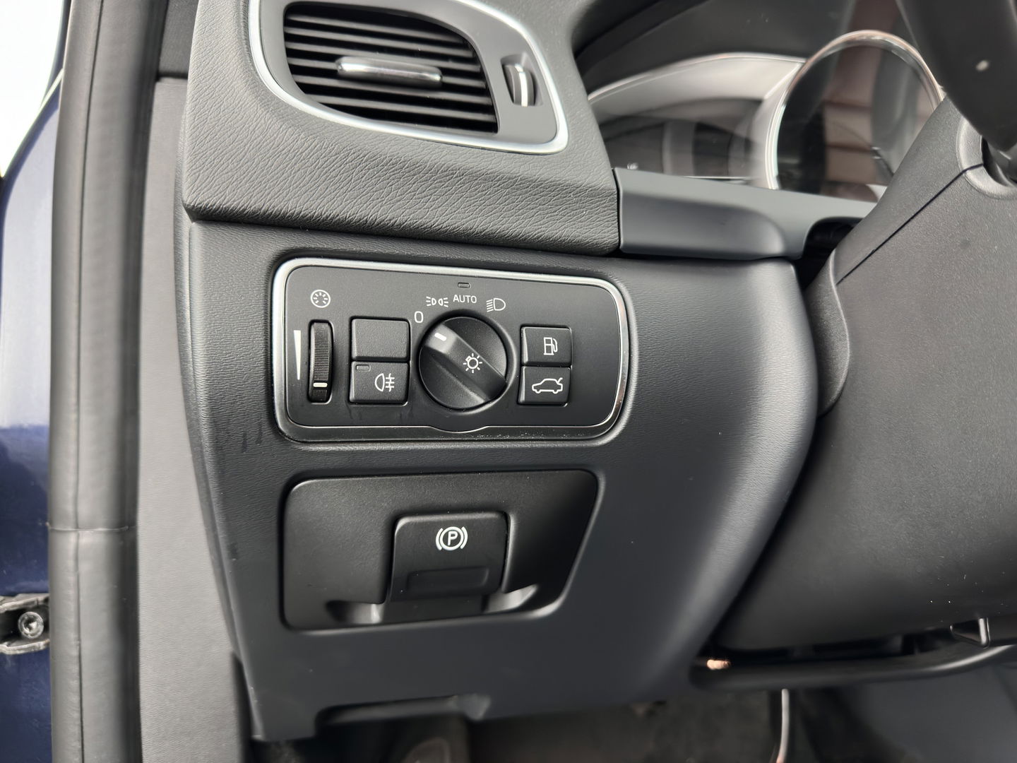 Volvo V60 2.4 D6 AWD Plug-In Hybrid Summum Aut. *PANO | ADAPTIVE-CRUISE | LUXURY-LEATHER | XENON | BLIS | MEMORY-PACK | HEATED-COMFORTSEATS | NAVI-FULLMAP | CAMERA | ECC | PDC | CRUISE | 17''ALU | TOWBAR*