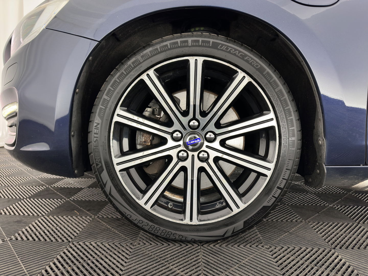 Volvo V60 2.4 D6 AWD Plug-In Hybrid Summum Aut. *PANO | ADAPTIVE-CRUISE | LUXURY-LEATHER | XENON | BLIS | MEMORY-PACK | HEATED-COMFORTSEATS | NAVI-FULLMAP | CAMERA | ECC | PDC | CRUISE | 17''ALU | TOWBAR*