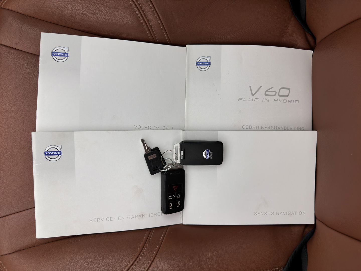 Volvo V60 2.4 D6 AWD Plug-In Hybrid Summum Aut. *PANO | ADAPTIVE-CRUISE | LUXURY-LEATHER | XENON | BLIS | MEMORY-PACK | HEATED-COMFORTSEATS | NAVI-FULLMAP | CAMERA | ECC | PDC | CRUISE | 17''ALU | TOWBAR*