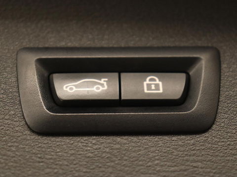 BMW X1 sDrive18i M Sport | Panoramadak | Leder | Stoelverwarming | Keyless | Camera | Trekhaak | Sfeerverlichting | Navigatie | Full LED | Park Assist | Sportstoelen