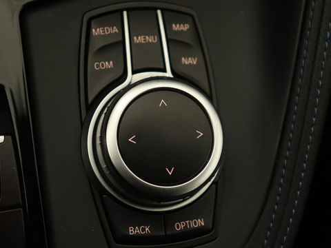 BMW X1 sDrive18i M Sport | Panoramadak | Leder | Stoelverwarming | Keyless | Camera | Trekhaak | Sfeerverlichting | Navigatie | Full LED | Park Assist | Sportstoelen