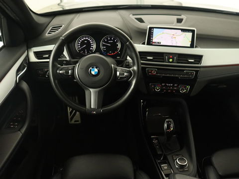 BMW X1 sDrive18i M Sport | Panoramadak | Leder | Stoelverwarming | Keyless | Camera | Trekhaak | Sfeerverlichting | Navigatie | Full LED | Park Assist | Sportstoelen
