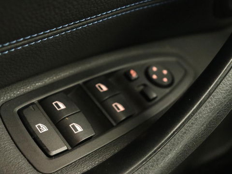 BMW X1 sDrive18i M Sport | Panoramadak | Leder | Stoelverwarming | Keyless | Camera | Trekhaak | Sfeerverlichting | Navigatie | Full LED | Park Assist | Sportstoelen