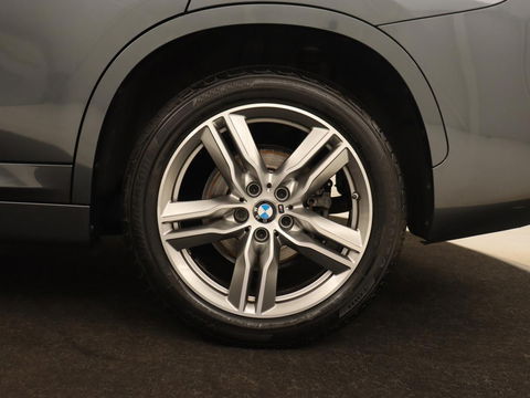 BMW X1 sDrive18i M Sport | Panoramadak | Leder | Stoelverwarming | Keyless | Camera | Trekhaak | Sfeerverlichting | Navigatie | Full LED | Park Assist | Sportstoelen