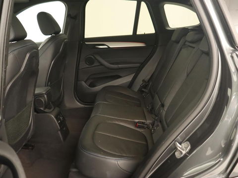 BMW X1 sDrive18i M Sport | Panoramadak | Leder | Stoelverwarming | Keyless | Camera | Trekhaak | Sfeerverlichting | Navigatie | Full LED | Park Assist | Sportstoelen