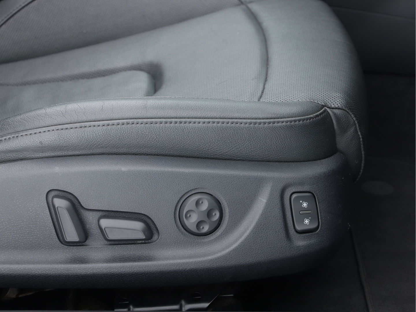 Audi S5 Cabriolet 3.0 TFSI Quattro Aut. *LUXURY-LEATHER | BI-XENON | NAVI-FULLMAP | BANG/OLUFSEN-AUDIO | PDC | ECC | CRUISE | CAMERA | SHIFT-PADDLES | MEMORY-PACK | HAEATED/VENTILATED-SPORTSEATS | AIRSCARF | CARBON-INLAY | KEY