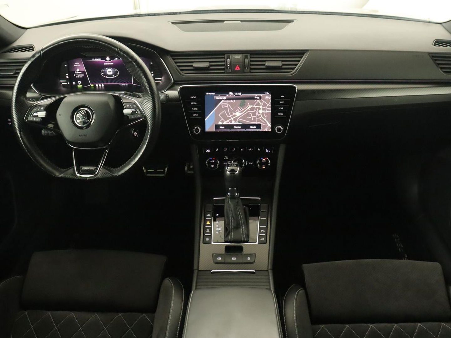 Škoda Superb 1.4 TSI iV Sportline | Panoramadak | Stoelverwarming | Adaptive cruise | Alcantara | Sfeerverlichting | Camera | Virtual Cockpit | 19'' | Matrix LED | PHEV | Plug In