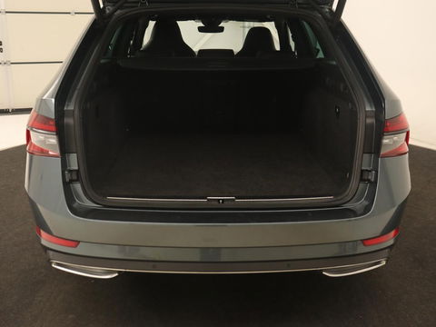 Škoda Superb 1.4 TSI iV Sportline | Panoramadak | Stoelverwarming | Adaptive cruise | Alcantara | Sfeerverlichting | Camera | Virtual Cockpit | 19'' | Matrix LED | PHEV | Plug In
