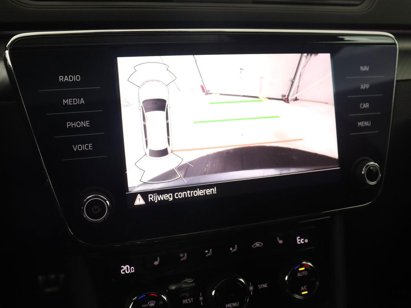 Škoda Superb 1.4 TSI iV Sportline | Panoramadak | Stoelverwarming | Adaptive cruise | Alcantara | Sfeerverlichting | Camera | Virtual Cockpit | 19'' | Matrix LED | PHEV | Plug In