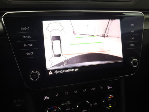 Škoda Superb 1.4 TSI iV Sportline | Panoramadak | Stoelverwarming | Adaptive cruise | Alcantara | Sfeerverlichting | Camera | Virtual Cockpit | 19'' | Matrix LED | PHEV | Plug In