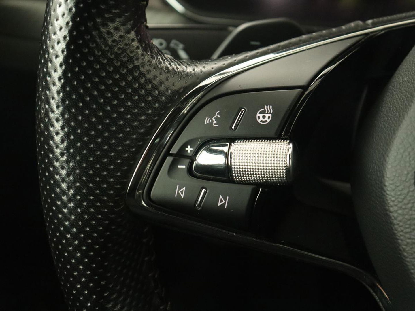 Škoda Superb 1.4 TSI iV Sportline | Panoramadak | Stoelverwarming | Adaptive cruise | Alcantara | Sfeerverlichting | Camera | Virtual Cockpit | 19'' | Matrix LED | PHEV | Plug In