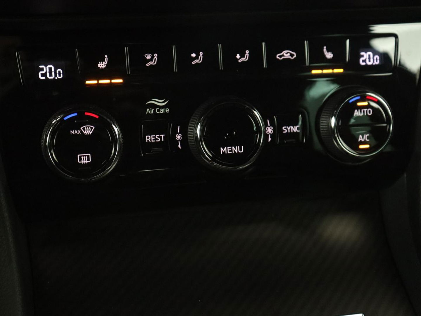 Škoda Superb 1.4 TSI iV Sportline | Panoramadak | Stoelverwarming | Adaptive cruise | Alcantara | Sfeerverlichting | Camera | Virtual Cockpit | 19'' | Matrix LED | PHEV | Plug In