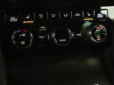 Škoda Superb 1.4 TSI iV Sportline | Panoramadak | Stoelverwarming | Adaptive cruise | Alcantara | Sfeerverlichting | Camera | Virtual Cockpit | 19'' | Matrix LED | PHEV | Plug In
